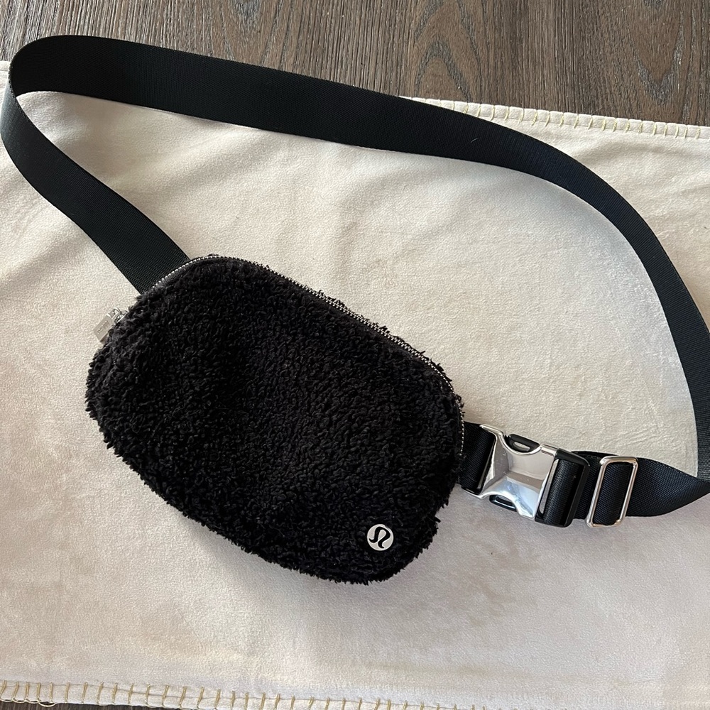 Lululemon Black Everywhere Fleece Belt Bag